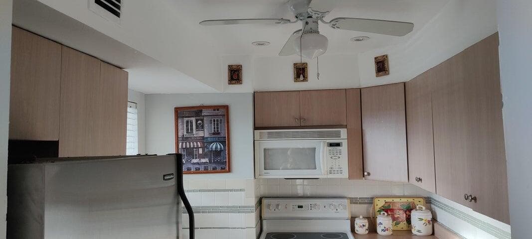 715 Lori Drive 308, Palm Springs, FL 33461 — photo 9 of 15