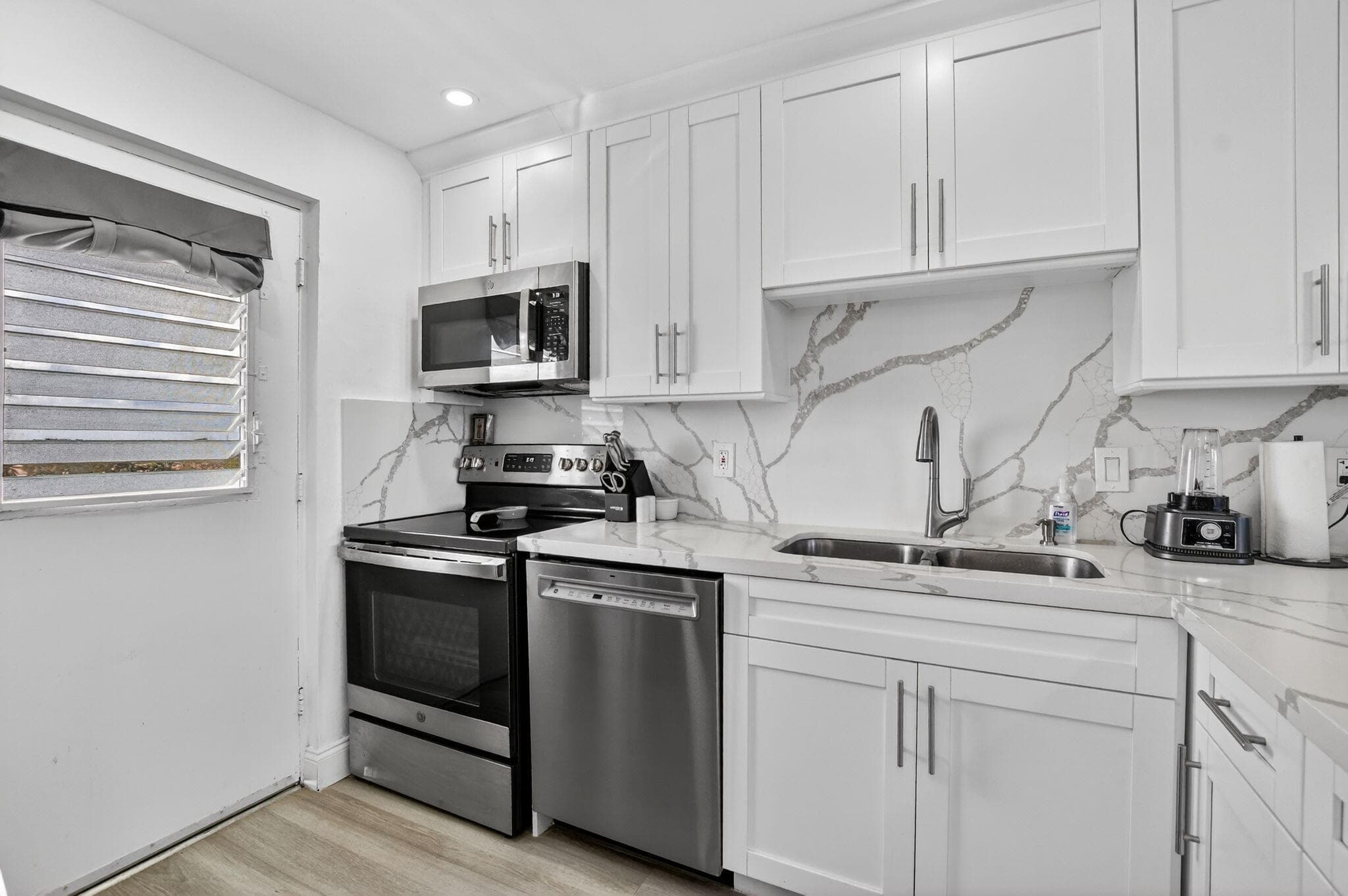 5700 NW 2nd Avenue Apt 711, Boca Raton, FL 33487 — photo 3 of 34