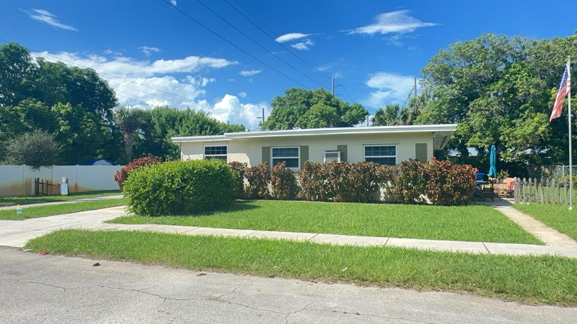 182 W 34th Street 1, Riviera Beach, FL 33404 — photo 1 of 11