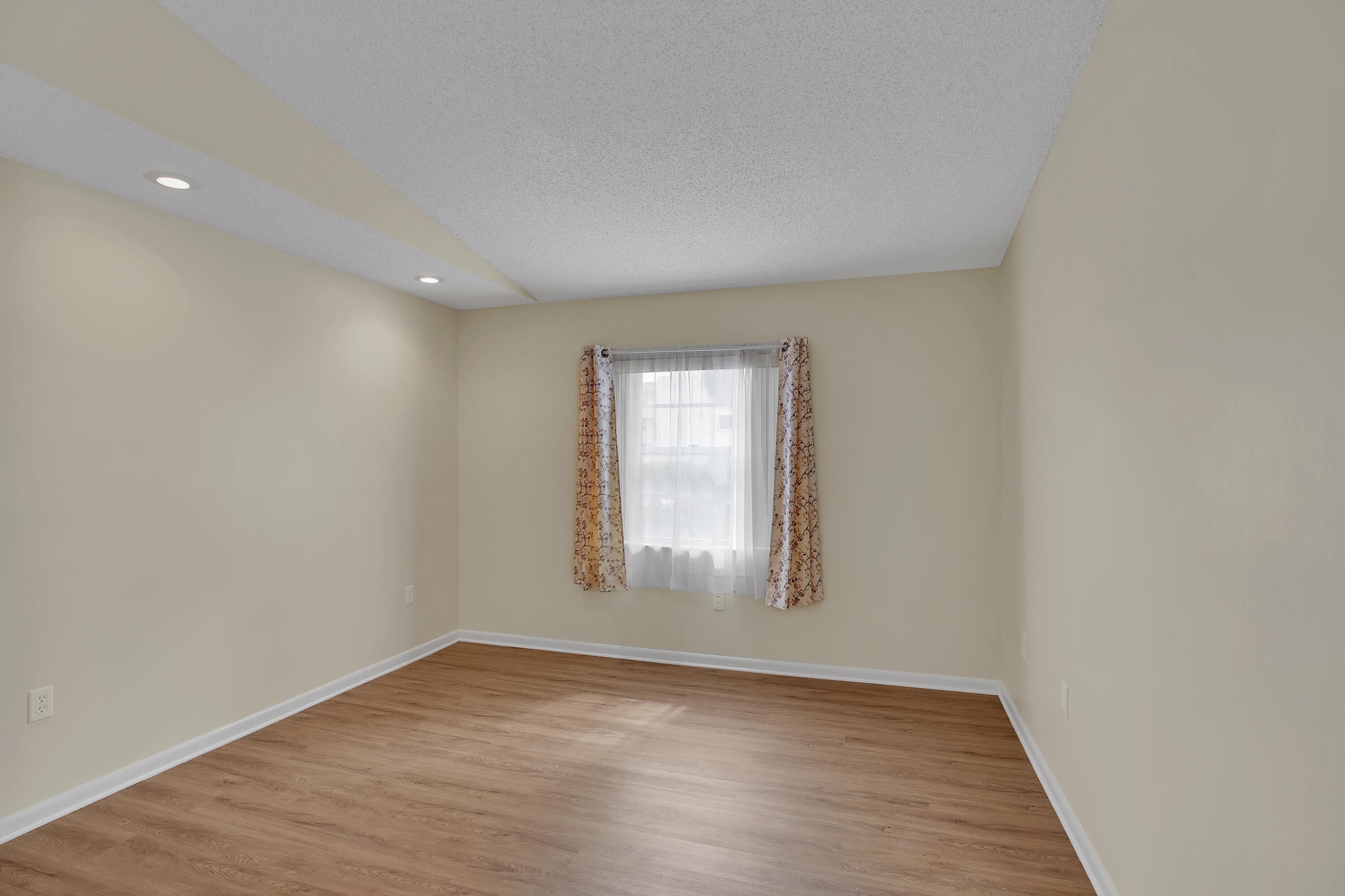 2007 Oleander Boulevard Apt D, Fort Pierce, FL 34950 — photo 10 of 41
