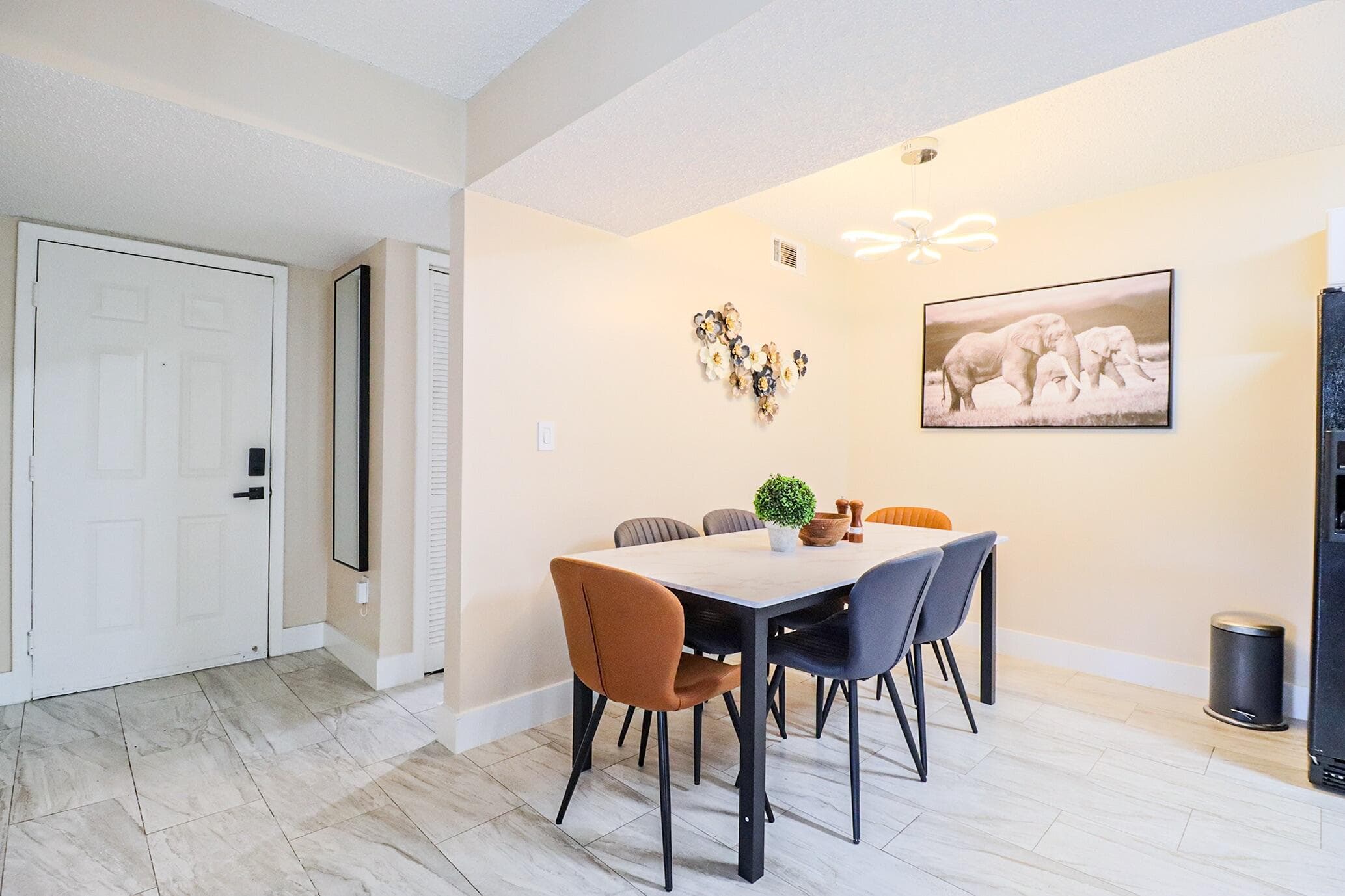450 Palm Circle 106, Pembroke Pines, FL 33025 — photo 11 of 87