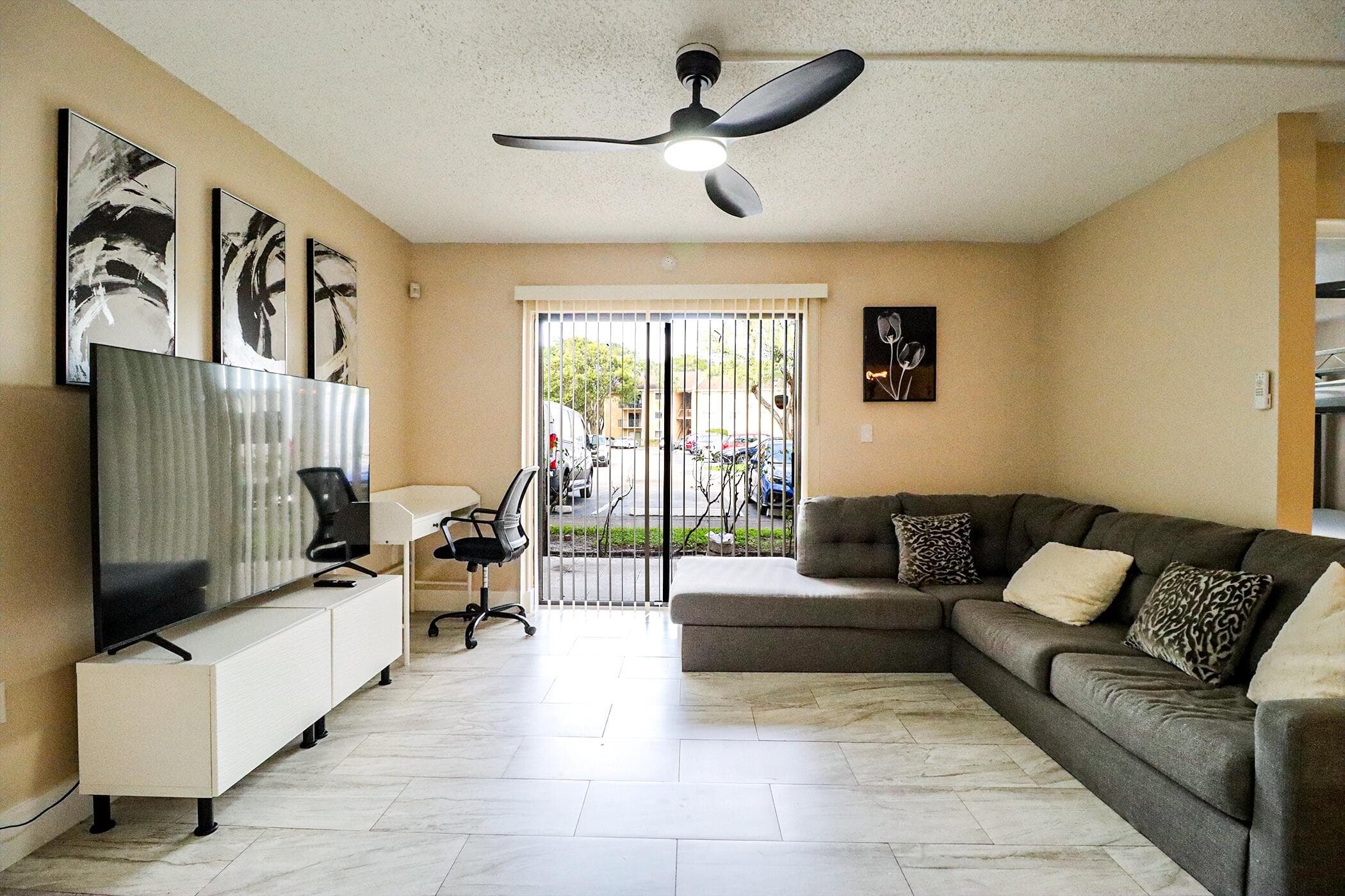 450 Palm Circle 106, Pembroke Pines, FL 33025 — photo 17 of 87