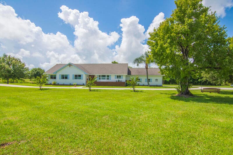 3675 66th Avenue, Vero Beach, FL 32966 — photo 3 of 21