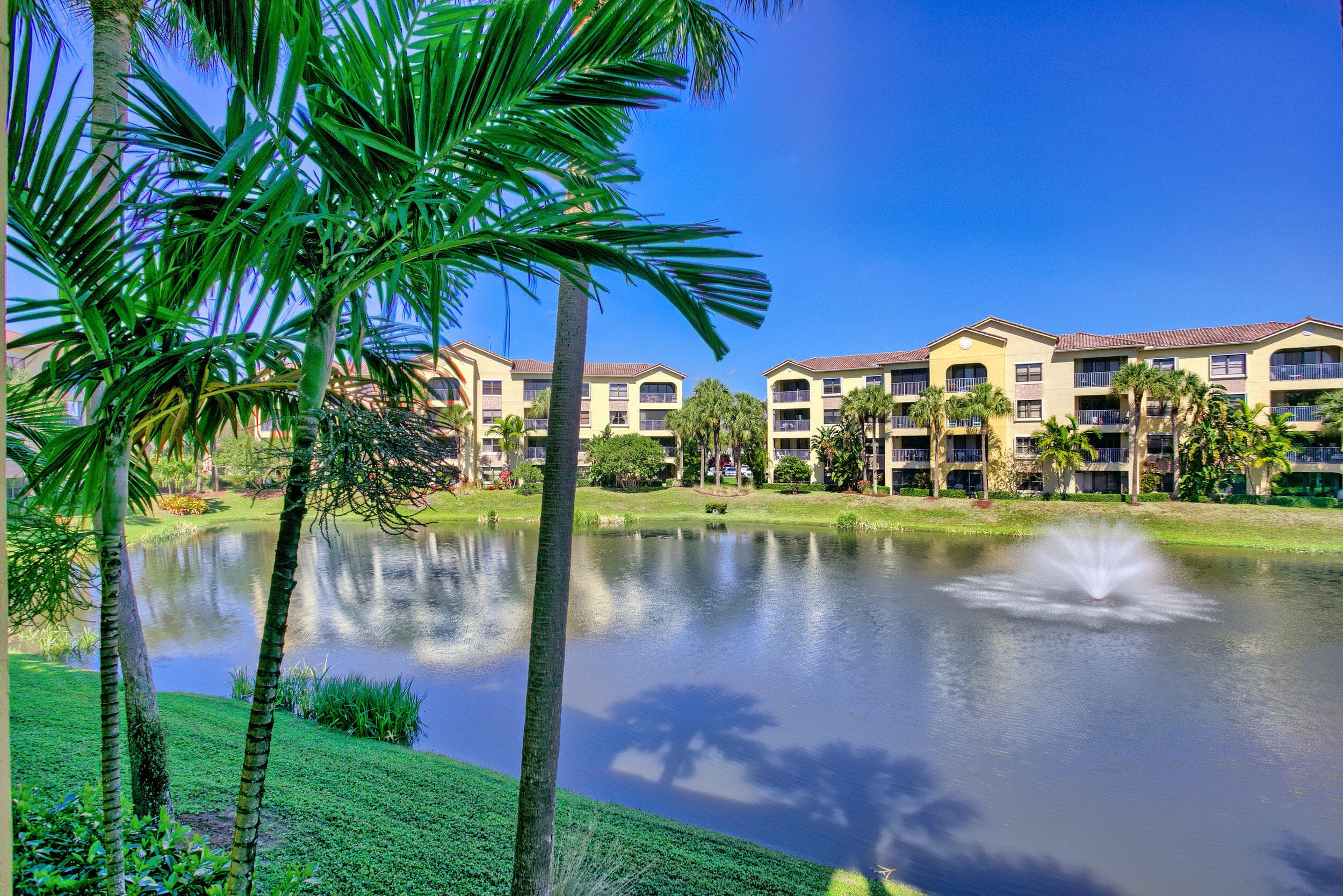 400 Uno Lago Drive 204, Juno Beach, FL 33408 — photo