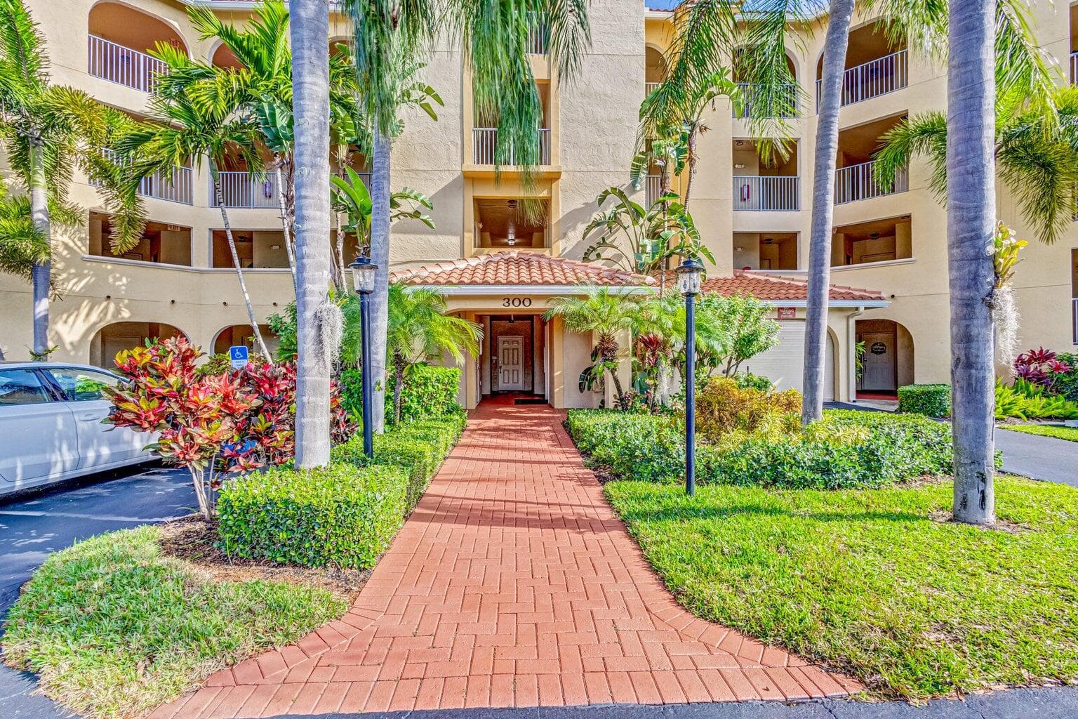 300 Uno Lago Drive 305, Juno Beach, FL 33408 — photo 2 of 34