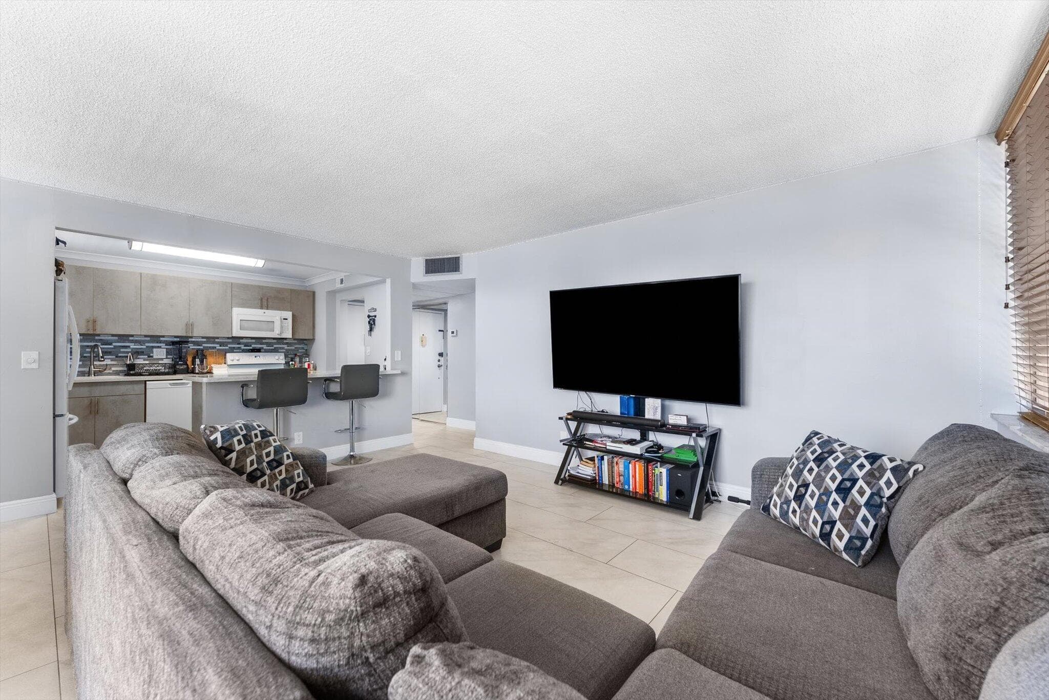 2751 Taft Street 403, Hollywood, FL 33020 — photo 9 of 30
