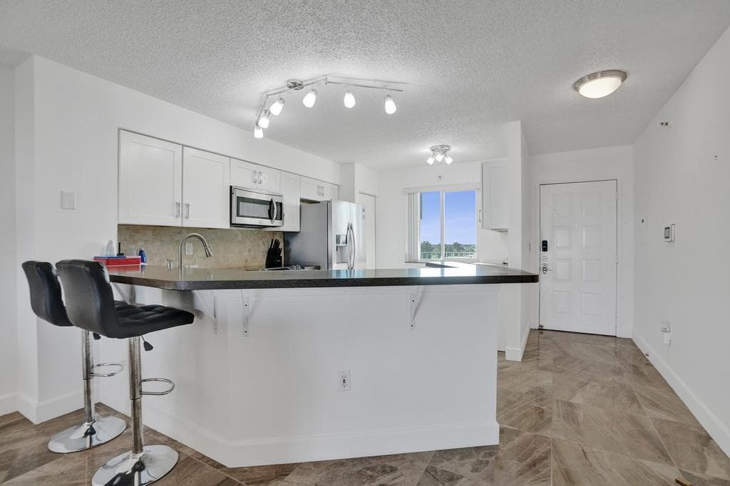 2334 S Cypress Bend Drive 907, Pompano Beach, FL 33069 — photo 10 of 18