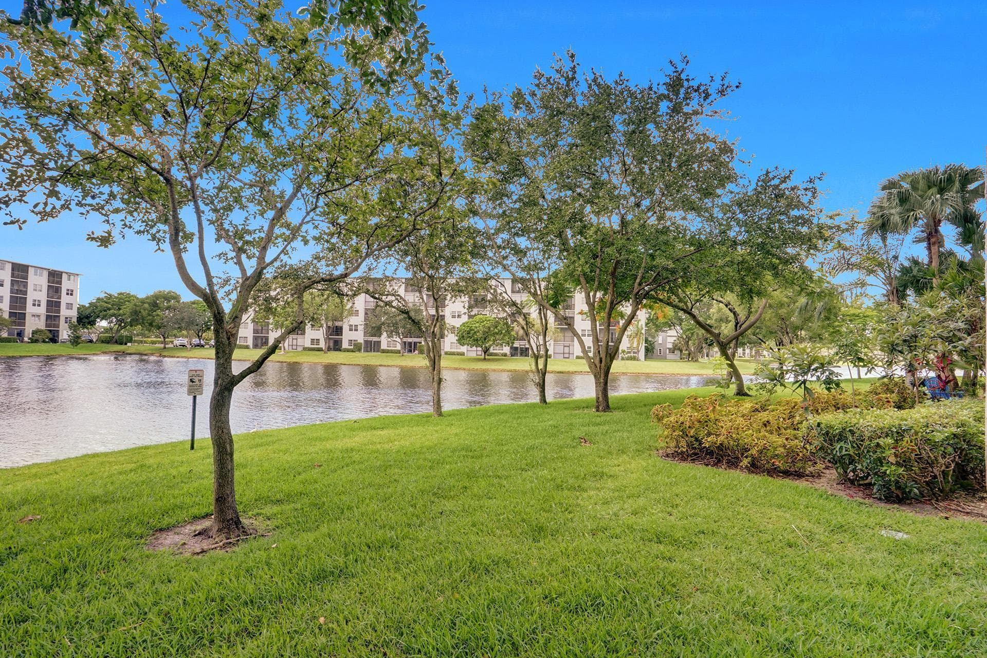 2334 S Cypress Bend Drive 907, Pompano Beach, FL 33069 — photo 4 of 18