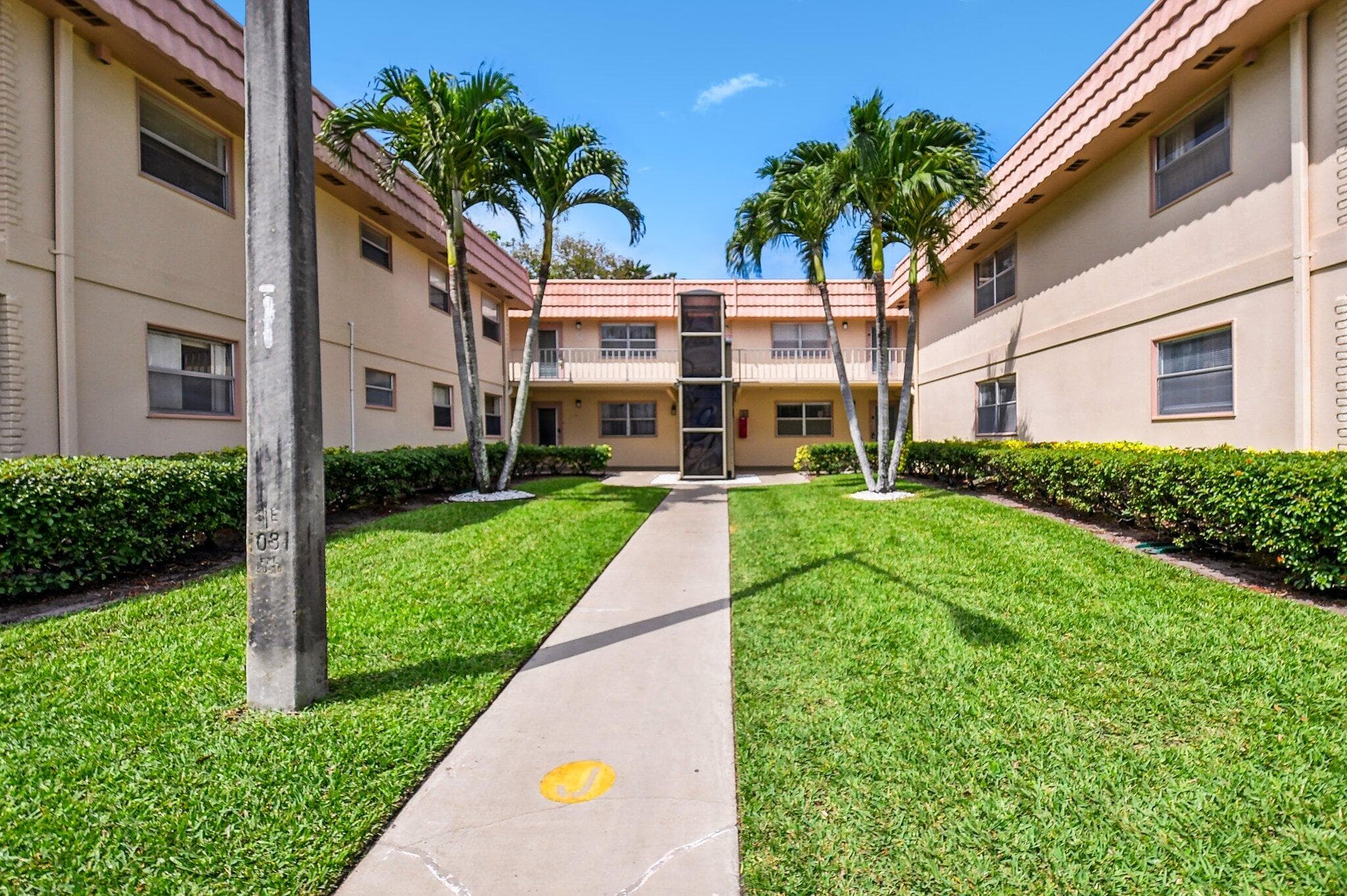 447 Saxony J Way 447-J, Delray Beach, FL 33446 — photo 1 of 26