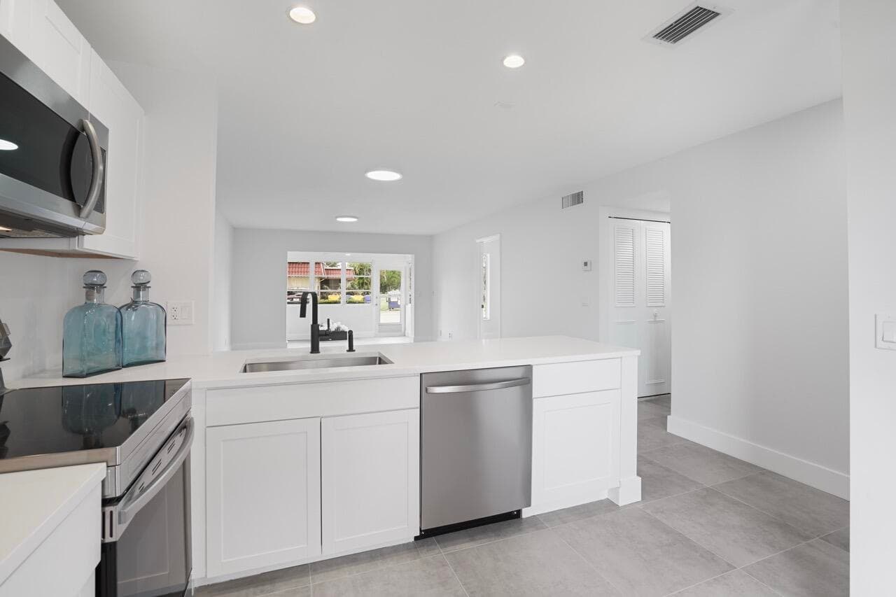 737 Nantucket Circle B, Lake Worth, FL 33467 — photo