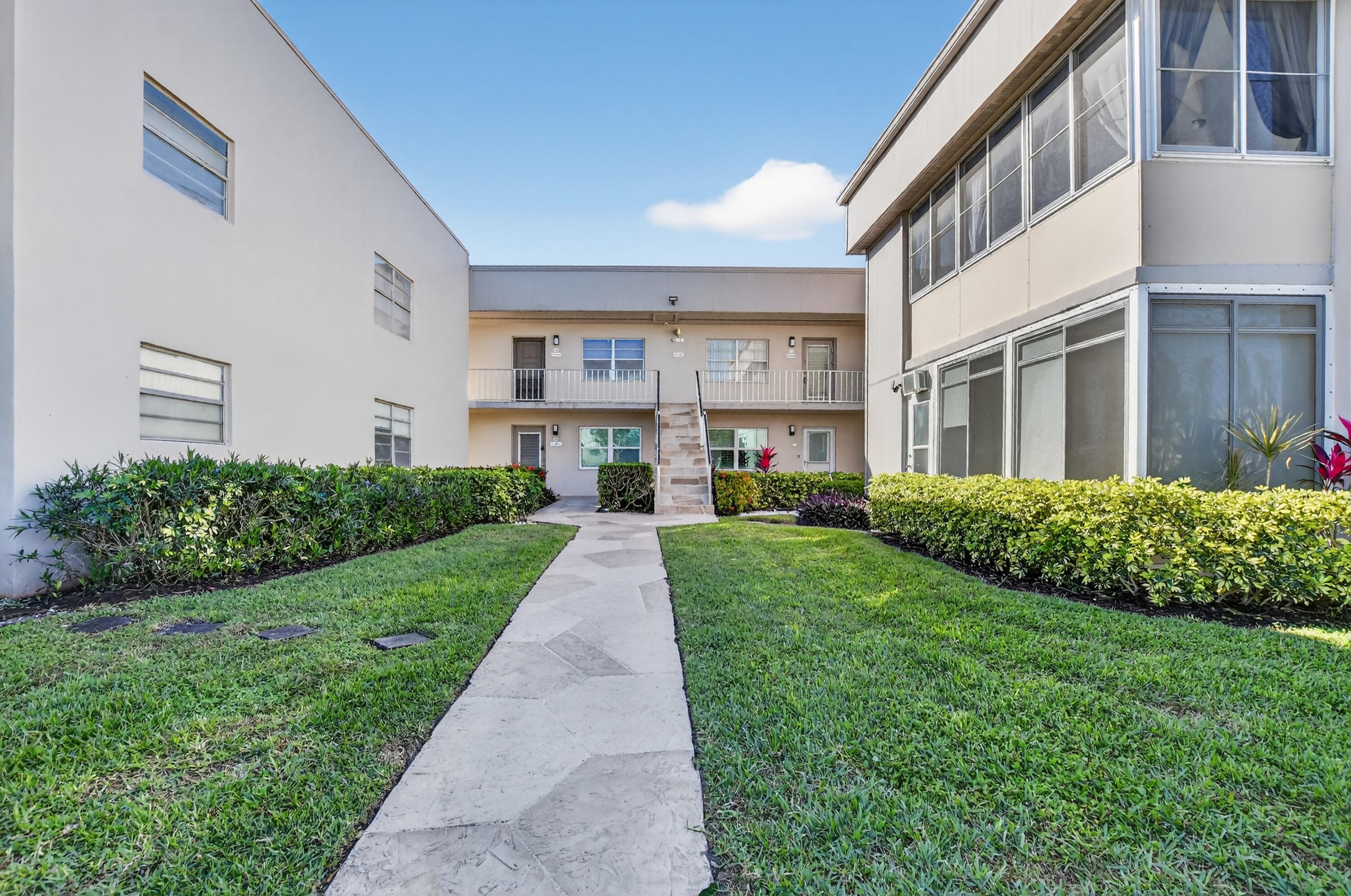 805 Flanders Q 805, Delray Beach, FL 33484 — photo 2 of 41