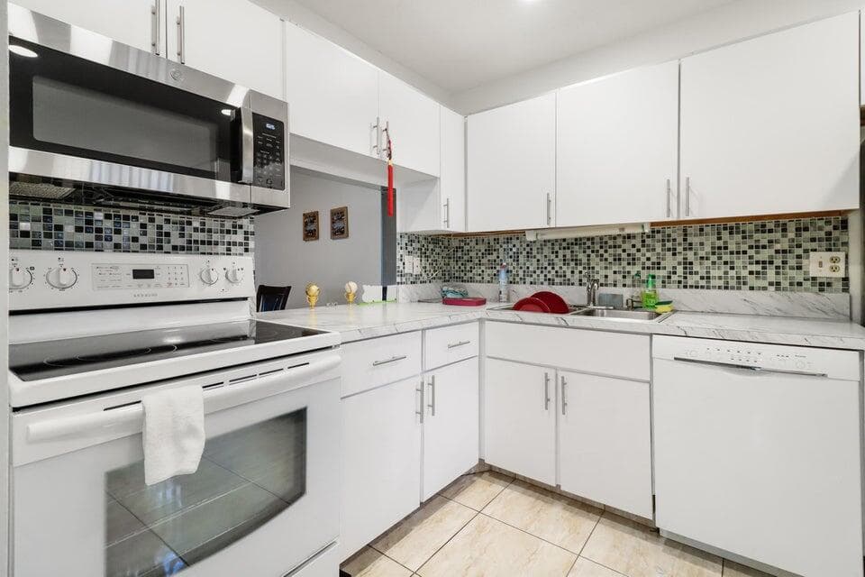 107 Lake Terry Drive, West Palm Beach, FL 33411 — photo 12 of 18