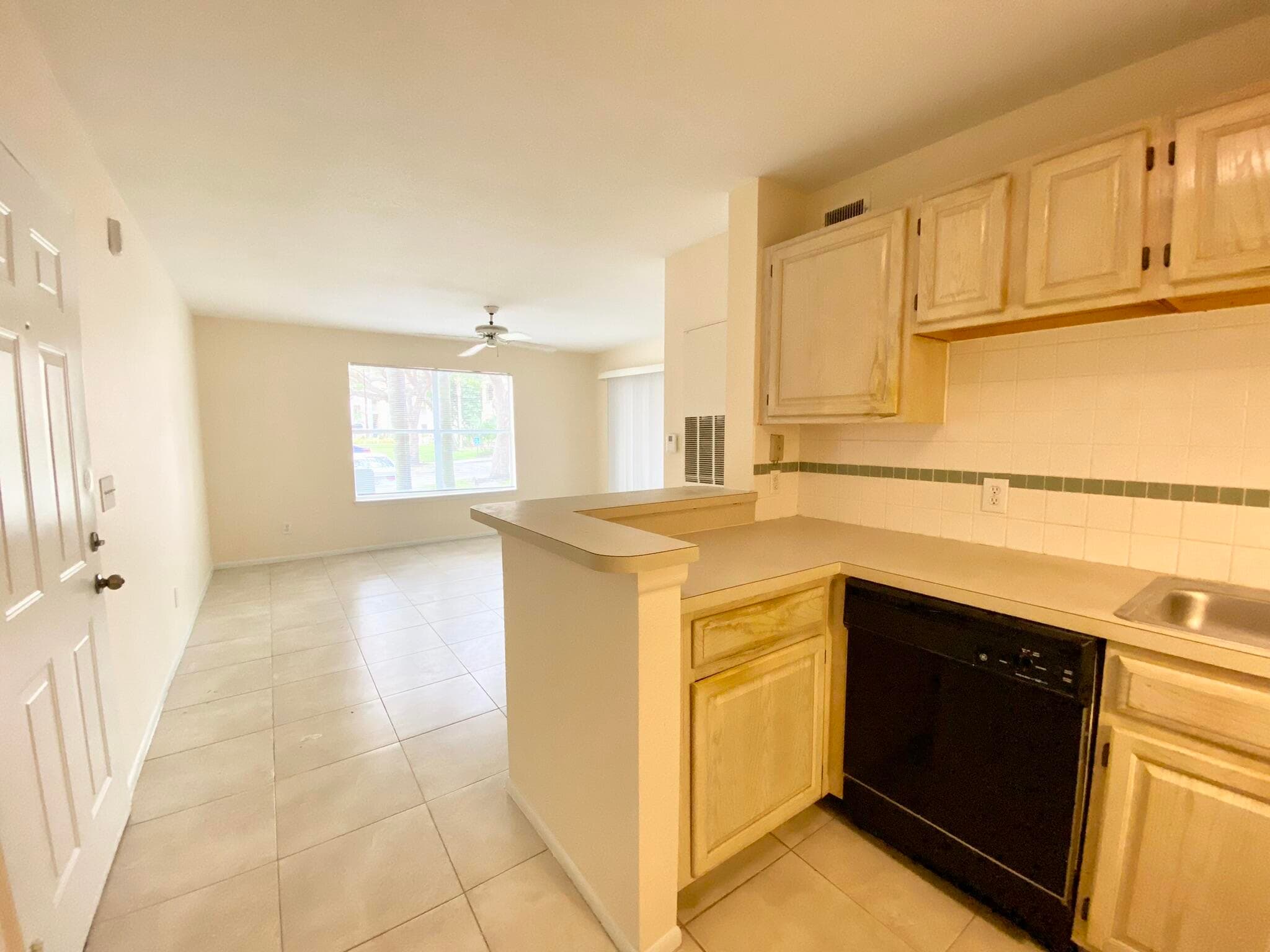 1725 Palm Cove Boulevard 104, Delray Beach, FL 33445 — photo 6 of 36