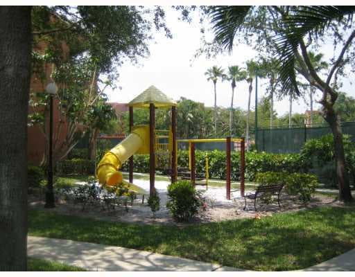 1725 Palm Cove Boulevard 104, Delray Beach, FL 33445 — photo 13 of 36