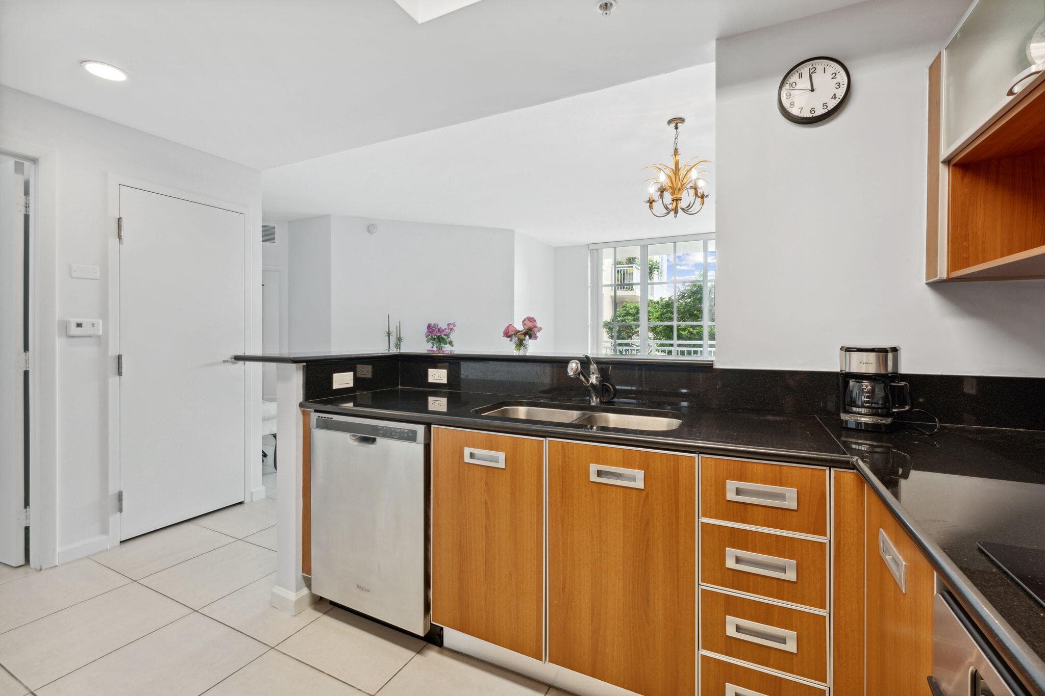 410 Evernia Street 414, West Palm Beach, FL 33401 — photo 9 of 20