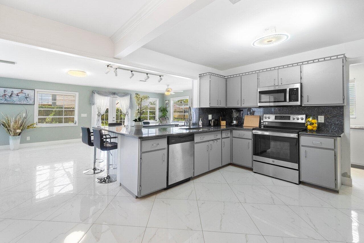 1837 16th Avenue N, Lake Worth Beach, FL 33460 — photo 8 of 43