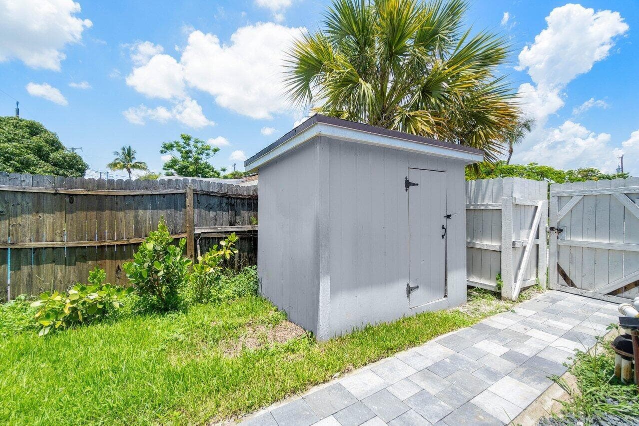 1837 16th Avenue N, Lake Worth Beach, FL 33460 — photo 31 of 43