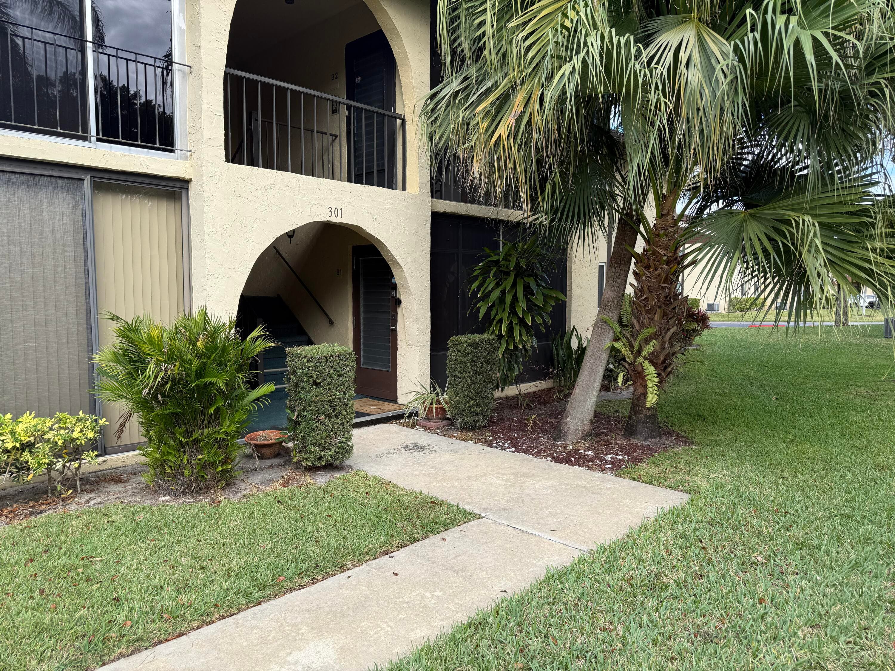 301 Pine Ridge Circle B-1, Greenacres, FL 33463 — photo