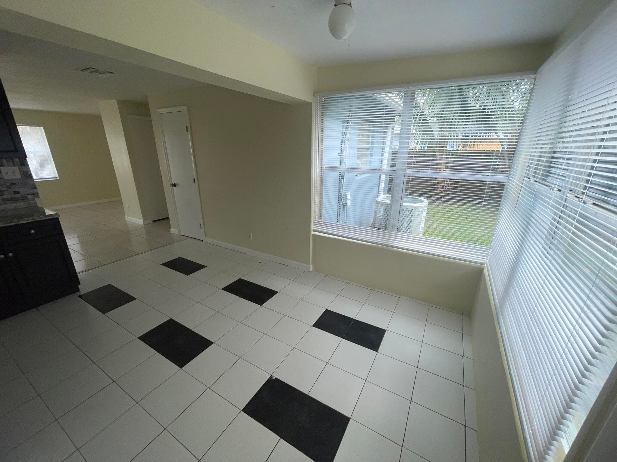 5320 Harriet Place, West Palm Beach, FL 33407 — photo 6 of 22