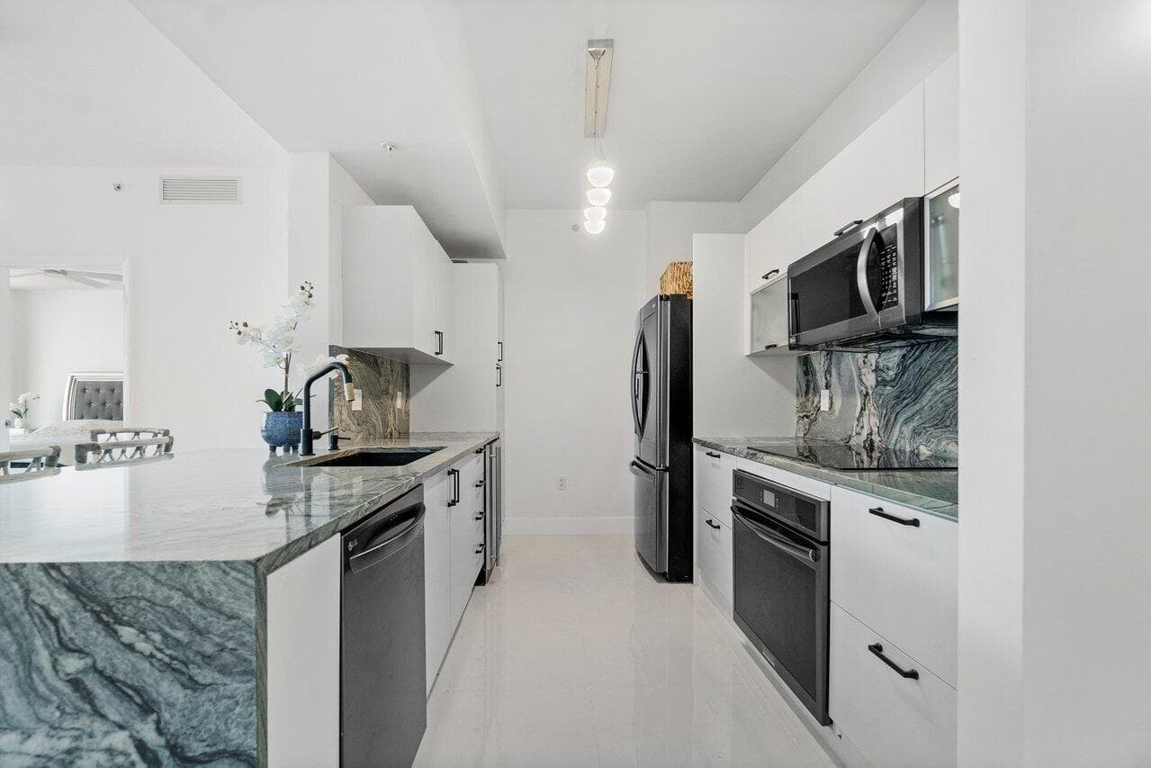 550 Okeechobee Boulevard 1809, West Palm Beach, FL 33401 — photo 1 of 104
