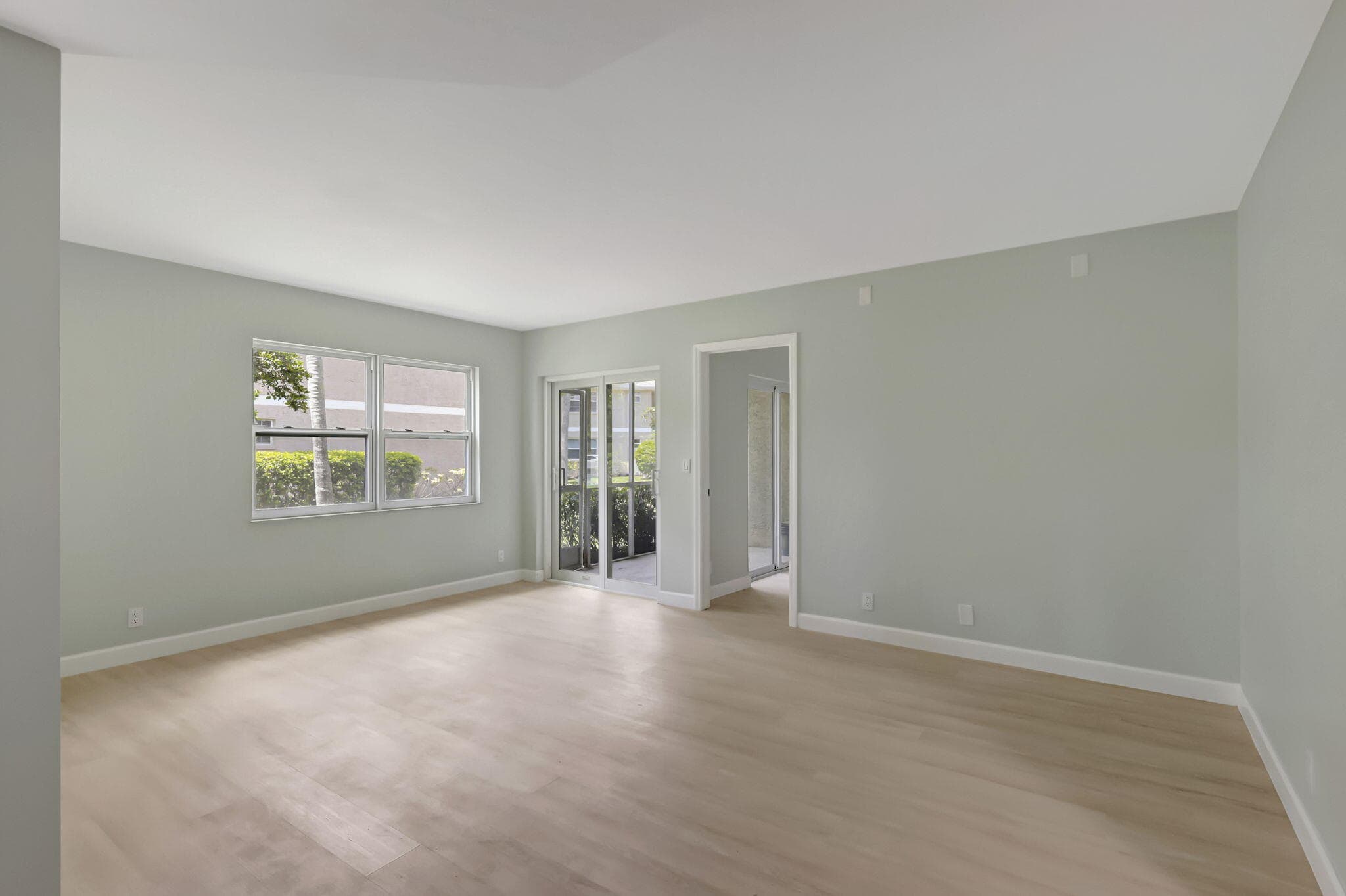 1538 SE Royal Green Circle 102, Port St. Lucie, FL 34952 — photo 4 of 32