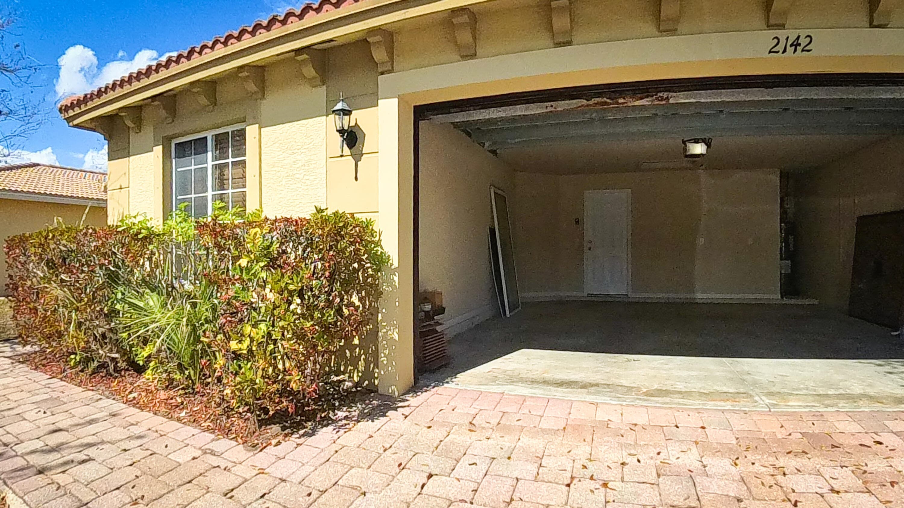 2142 SW Newport Isles Boulevard, Port St. Lucie, FL 34953 — photo 4 of 33