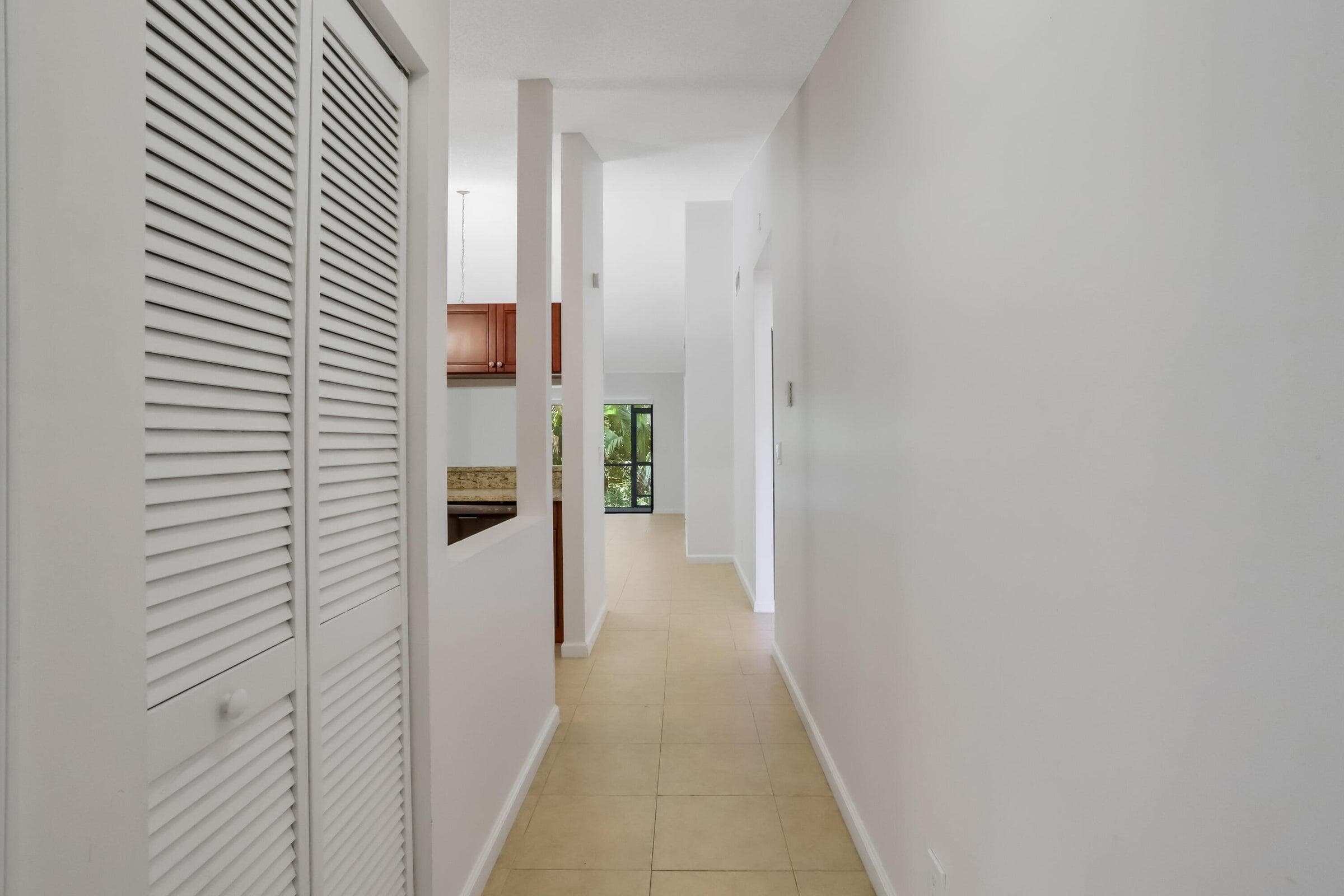 470 Hardwood Place, Boca Raton, FL 33431 — photo 4 of 23
