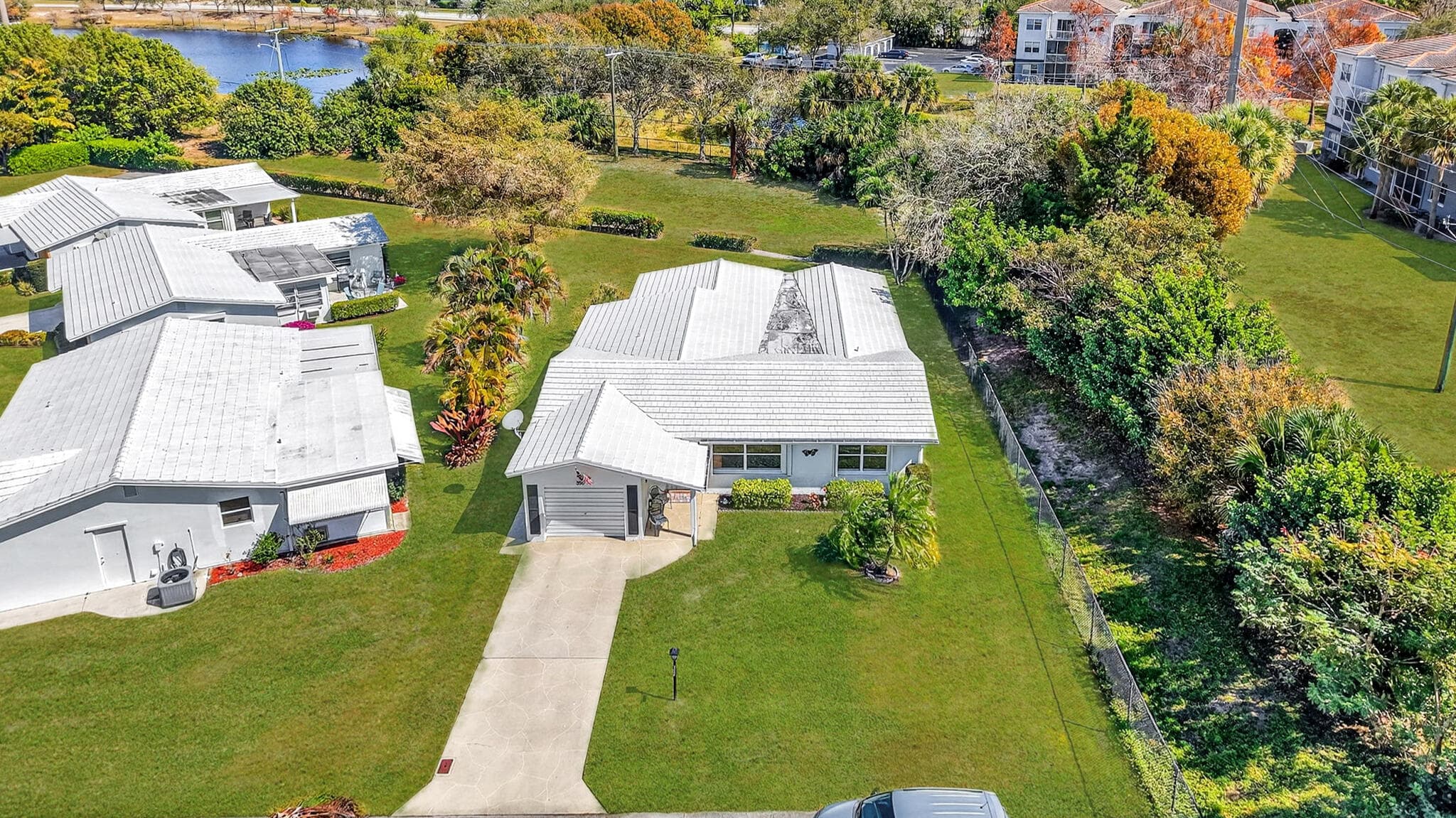 700 Canal Way, Boynton Beach, FL 33426 — photo 1 of 25
