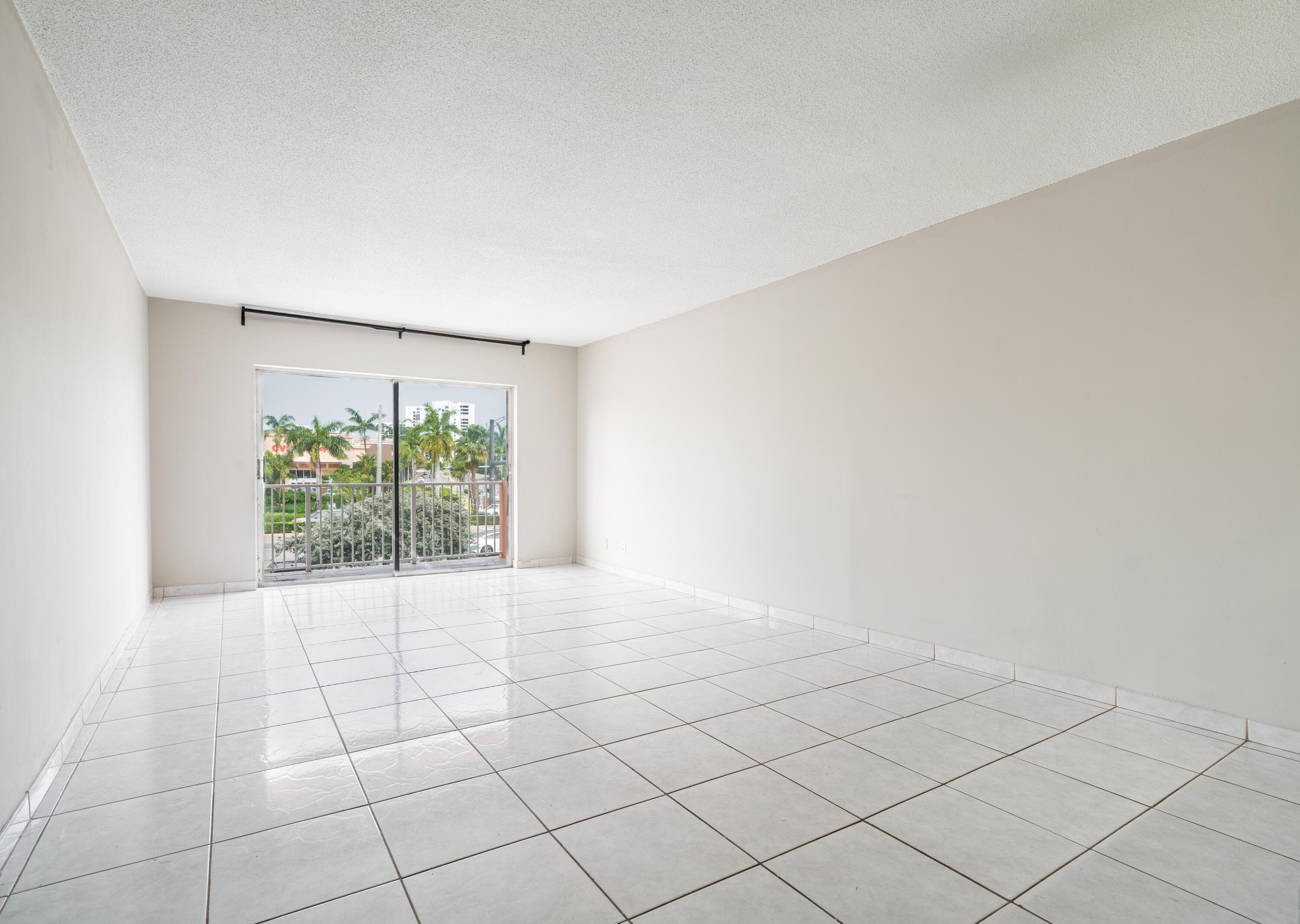 2200 E Hallandale Beach Boulevard 202, Hallandale Beach, FL 33009 — photo 25 of 28