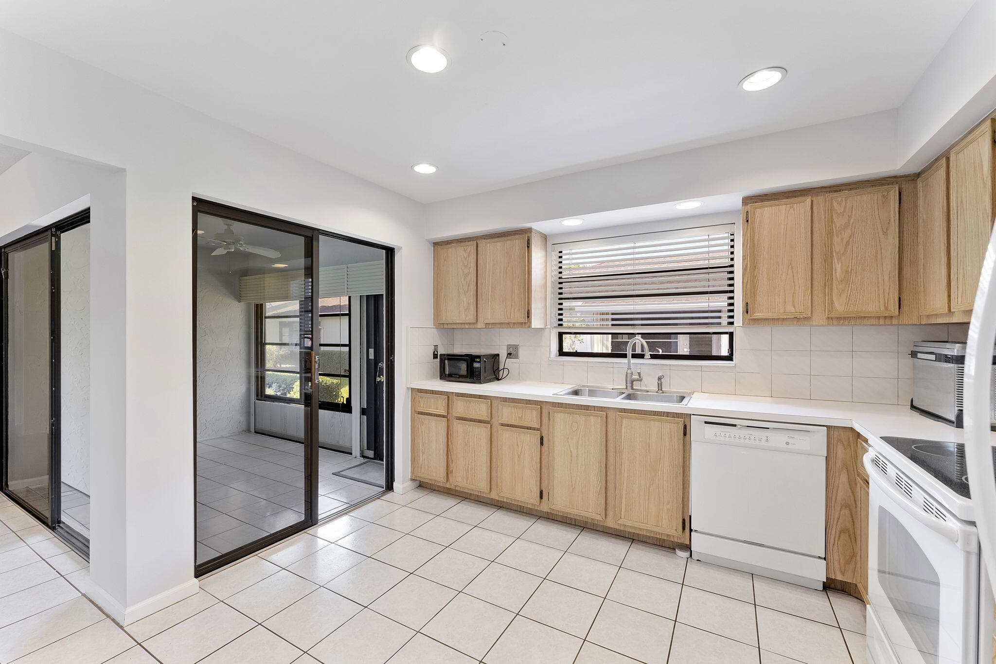 9860 Pecan Tree Drive A, Boynton Beach, FL 33436 — photo 10 of 34