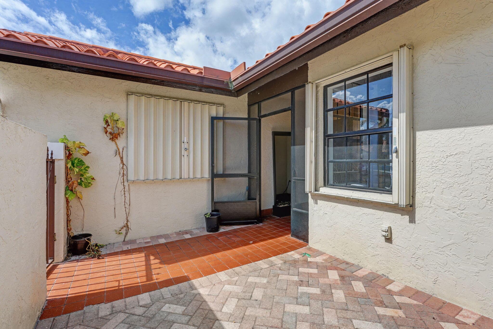 17 Columbia Court, Deerfield Beach, FL 33442 — photo 5 of 43
