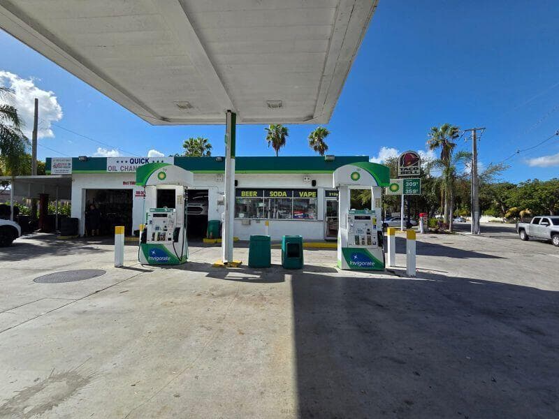 3198 S Dixie Highway, Miami, FL 33133 — photo 2 of 7