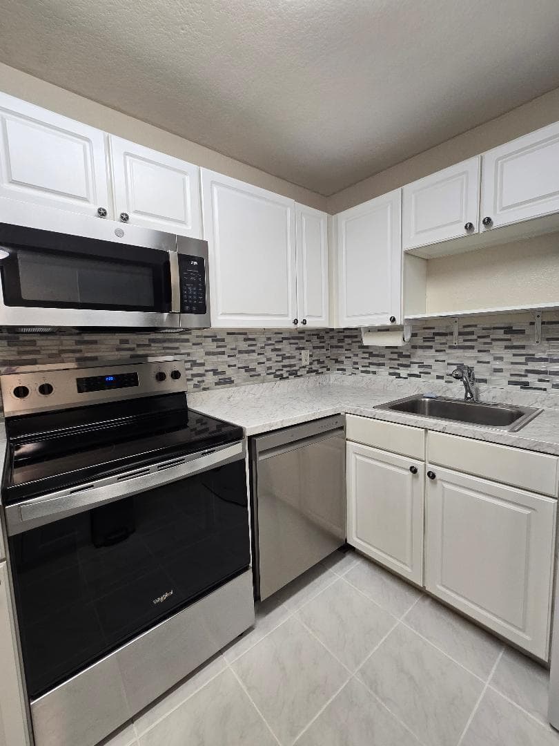 126 Sparrow Drive 22a, Royal Palm Beach, FL 33411 — photo 17 of 52