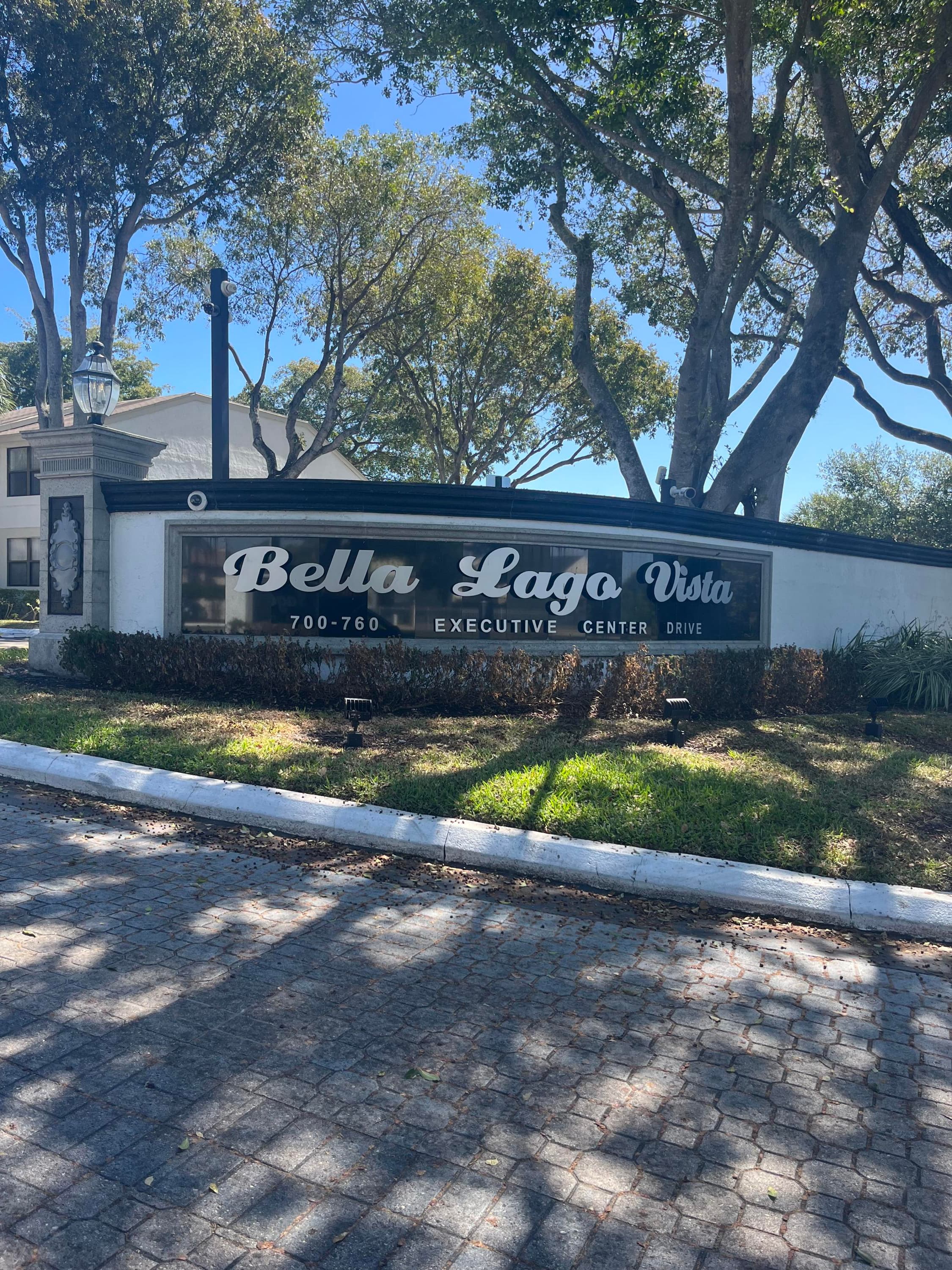 738 Executive Center Drive 35, West Palm Beach, FL 33401 — photo 1 of 28