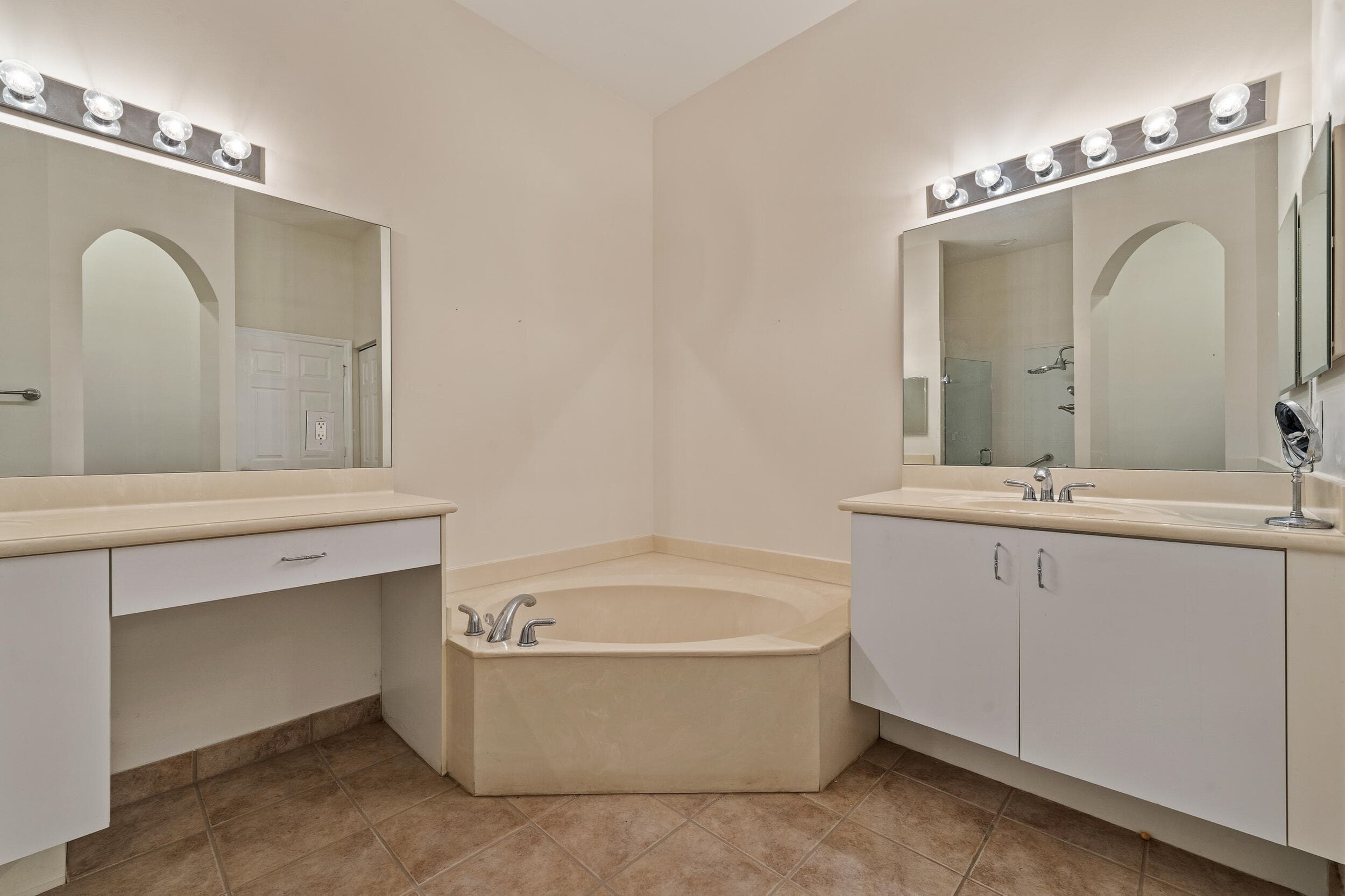 8400 Nicholls Point, West Palm Beach, FL 33411 — photo 15 of 28