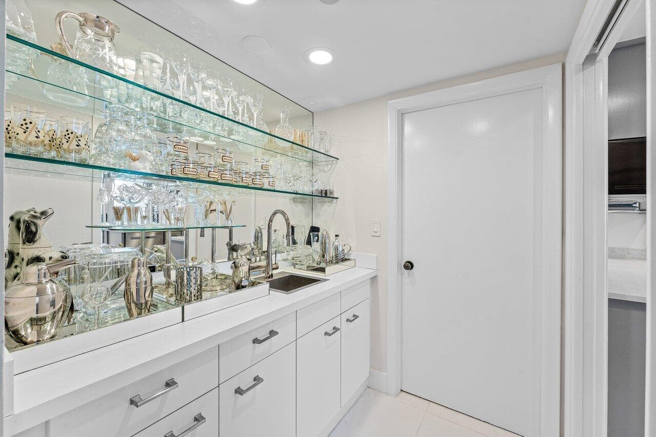 529 S Flagler Drive 8g, West Palm Beach, FL 33401 — photo 11 of 28