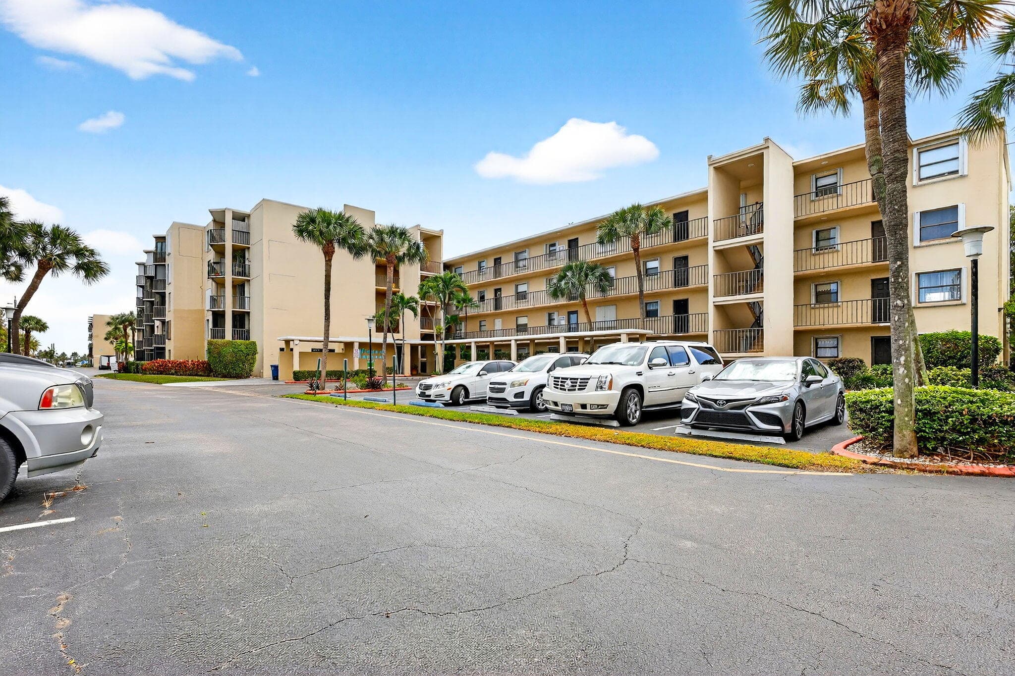 890 N Federal Highway 403, Lantana, FL 33462 — photo 2 of 74