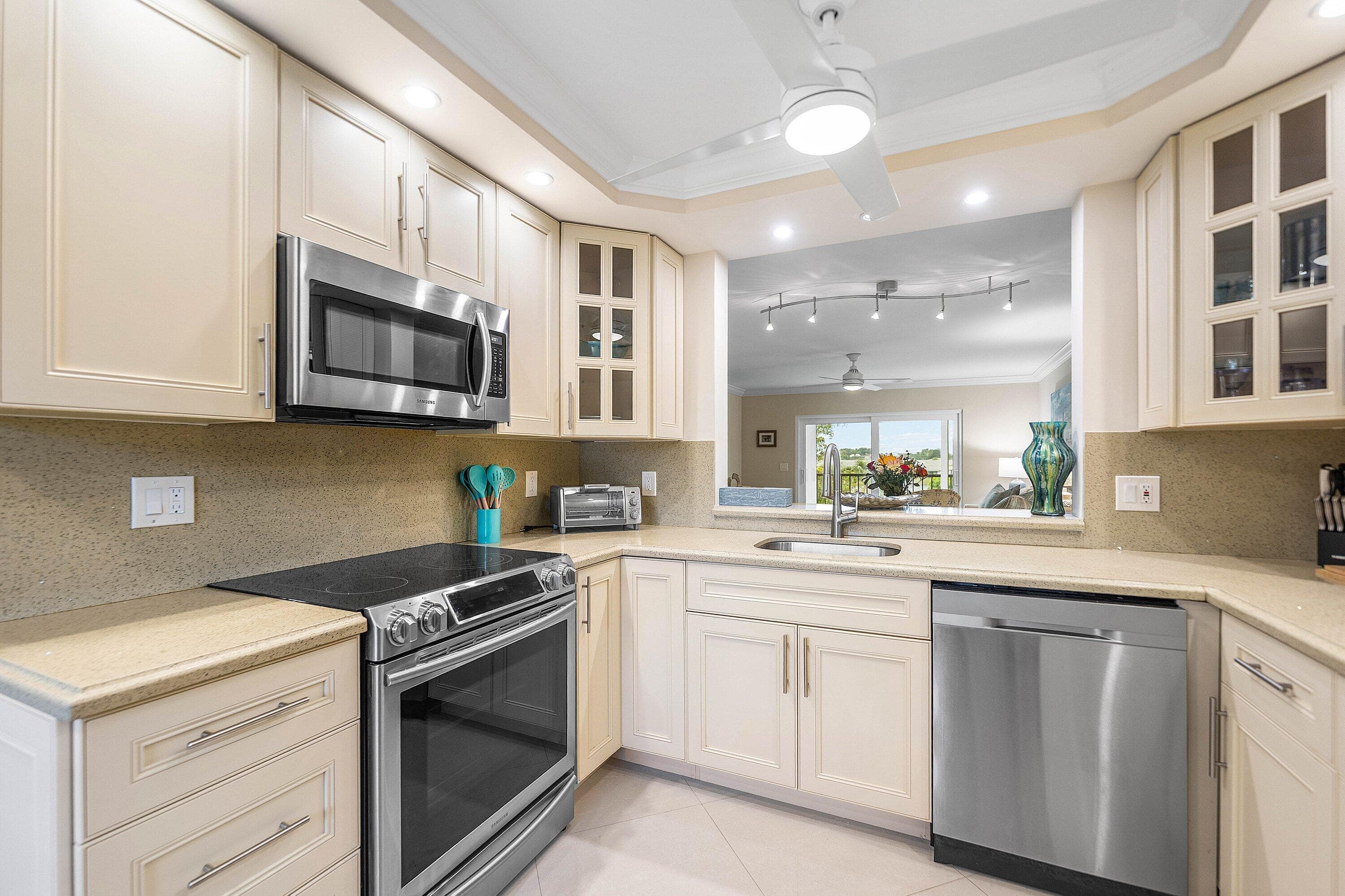 7286 Huntington Lane 301, Delray Beach, FL 33446 — photo 5 of 27