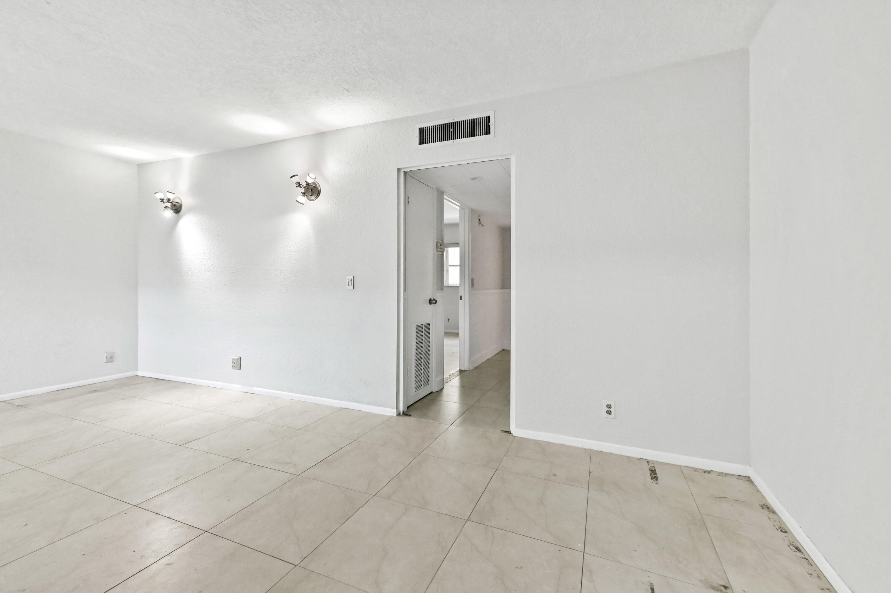240 Croton Avenue 102, Lantana, FL 33462 — photo 7 of 18
