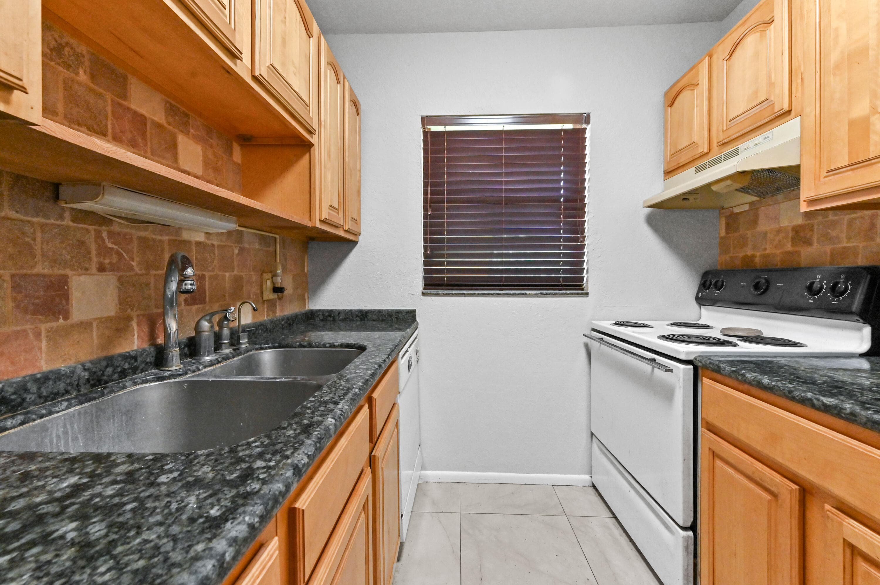 240 Croton Avenue 102, Lantana, FL 33462 — photo 8 of 18