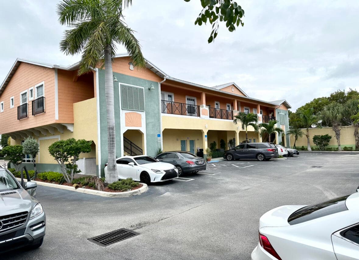325 NE 2nd Avenue 101, Delray Beach, FL 33444 — photo 2 of 20