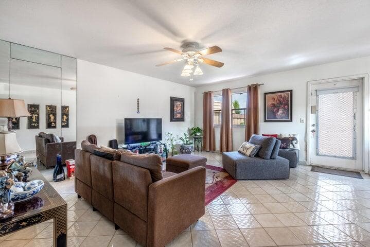 657 Brittany N, Delray Beach, FL 33446 — photo 5 of 42