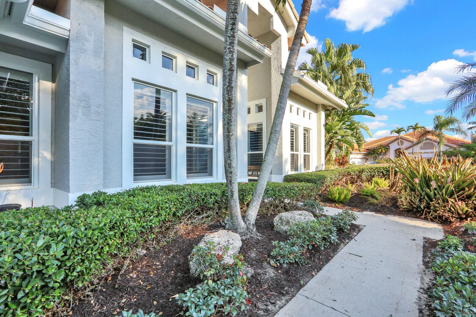 10 Martinique Cove, Palm Beach Gardens, FL 33418 — photo 1 of 60