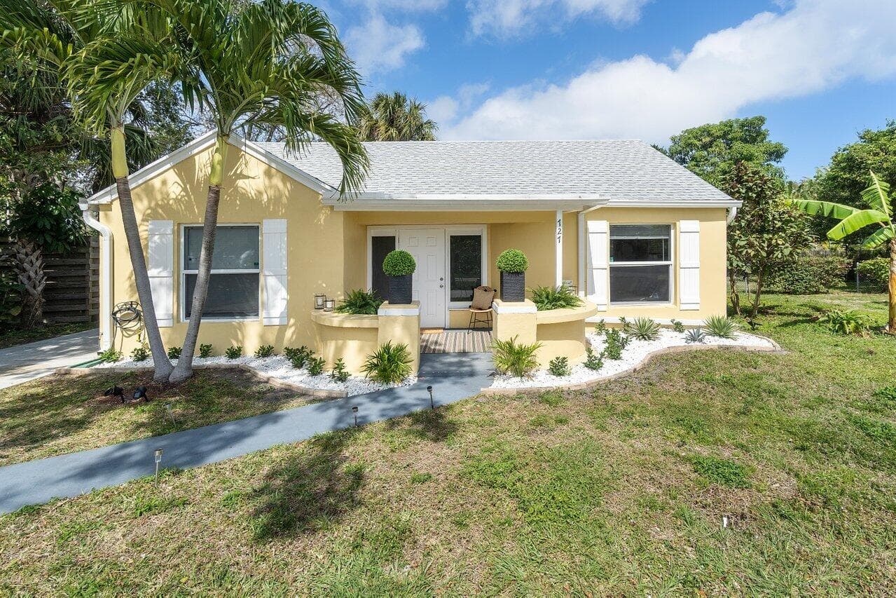 727 S Lake Drive, Lantana, FL 33462 — photo 3 of 41