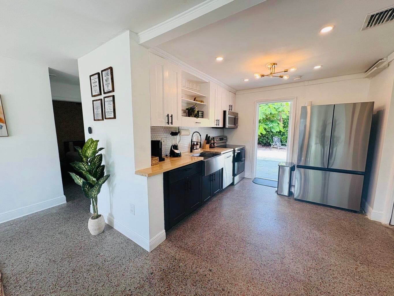 2711 NE 11th Terrace, Pompano Beach, FL 33064 — photo 1 of 20