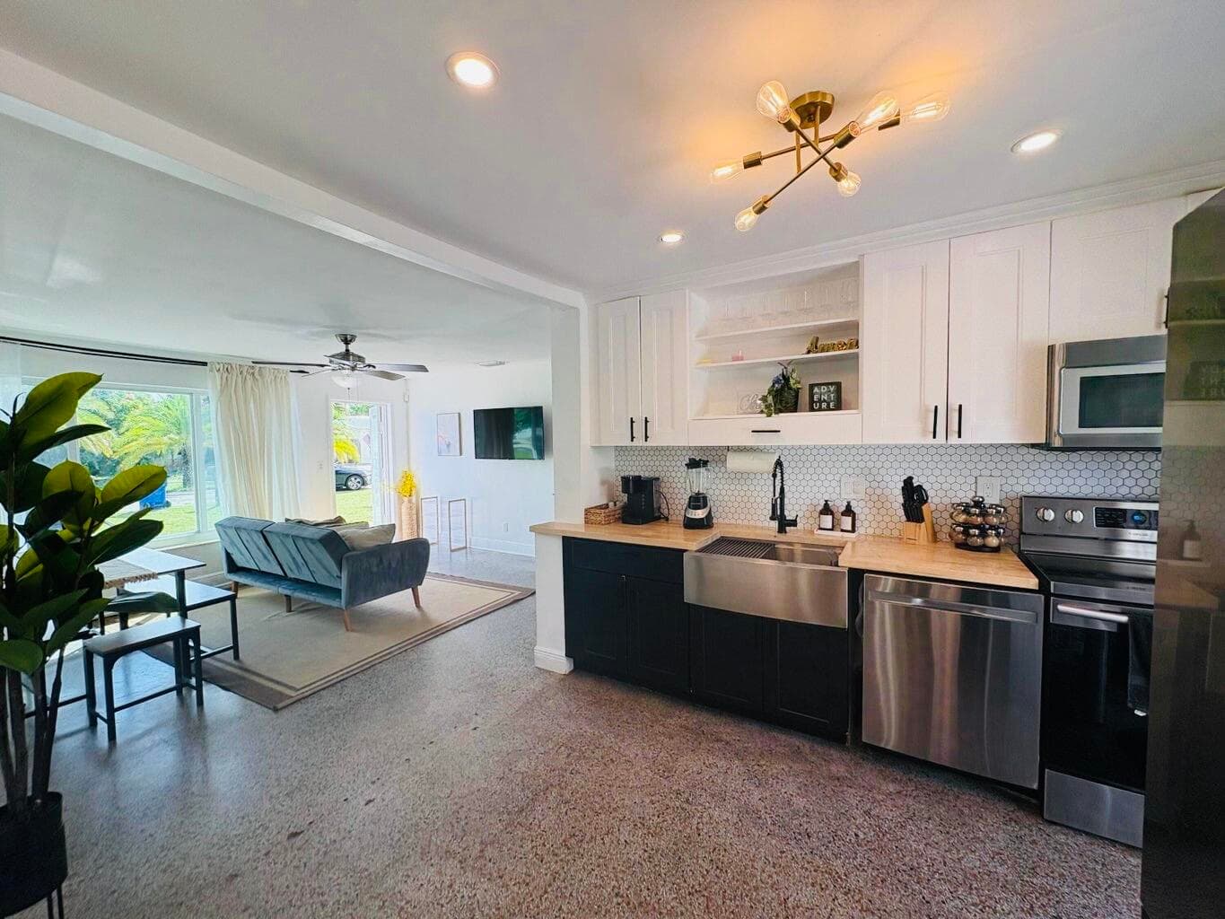 2711 NE 11th Terrace, Pompano Beach, FL 33064 — photo 2 of 20