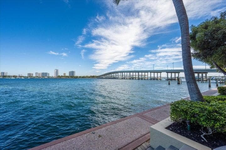 2650 Lake Shore Drive 1004, Riviera Beach, FL 33404 — photo 22 of 23