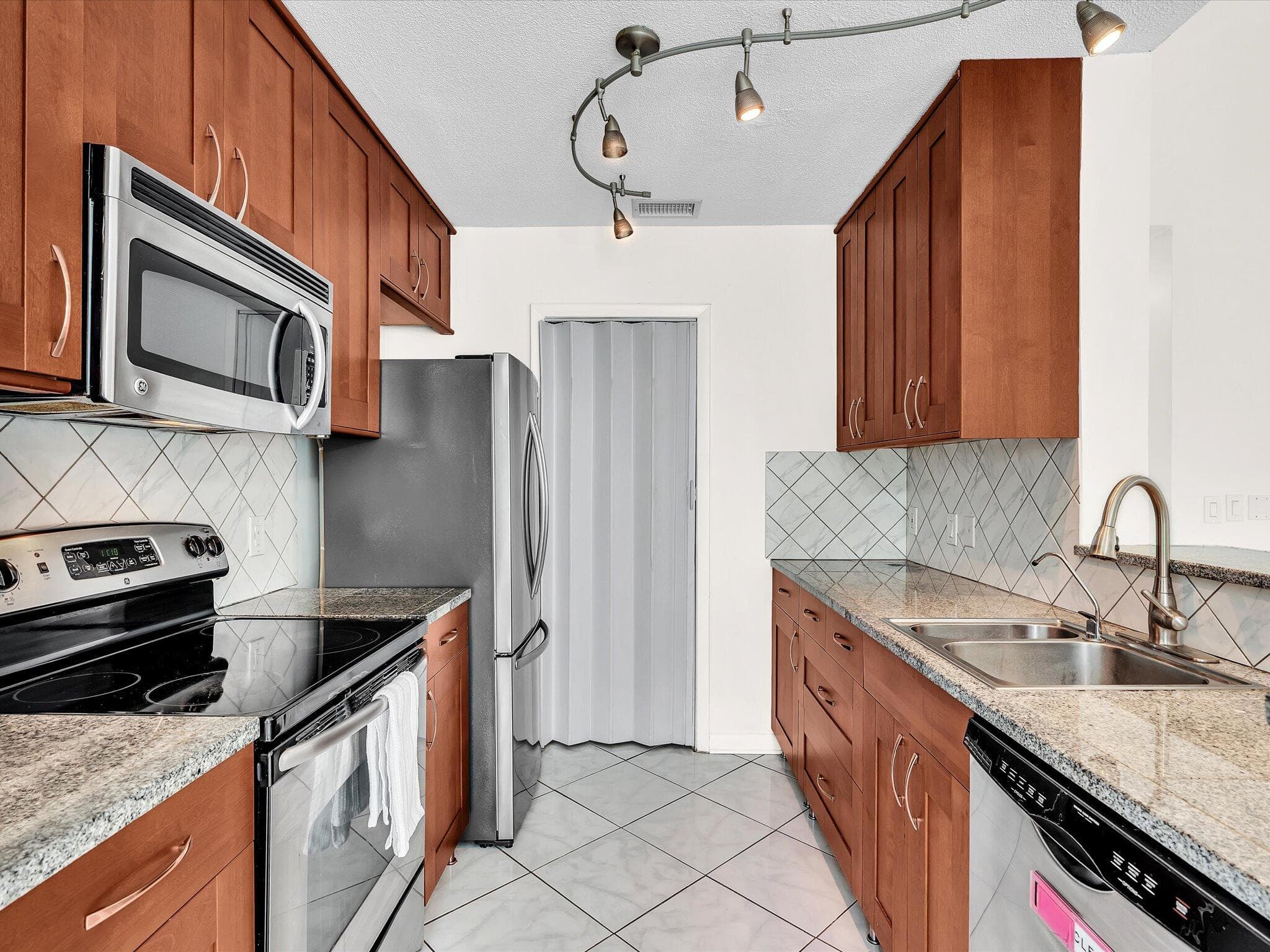 815 W Boynton Beach Boulevard 16-205, Boynton Beach, FL 33426 — photo 17 of 58