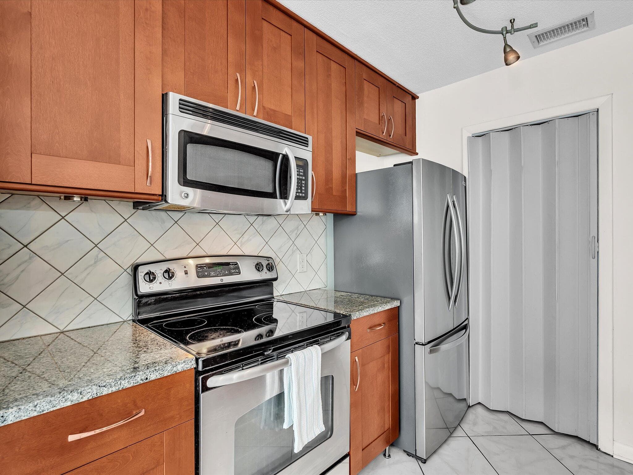 815 W Boynton Beach Boulevard 16-205, Boynton Beach, FL 33426 — photo 19 of 58