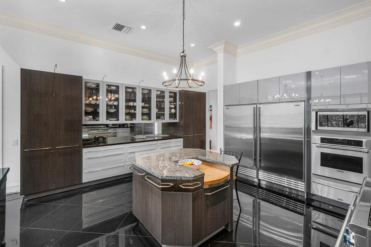 7172 Valencia Drive, Boca Raton, FL 33433 — photo 12 of 51